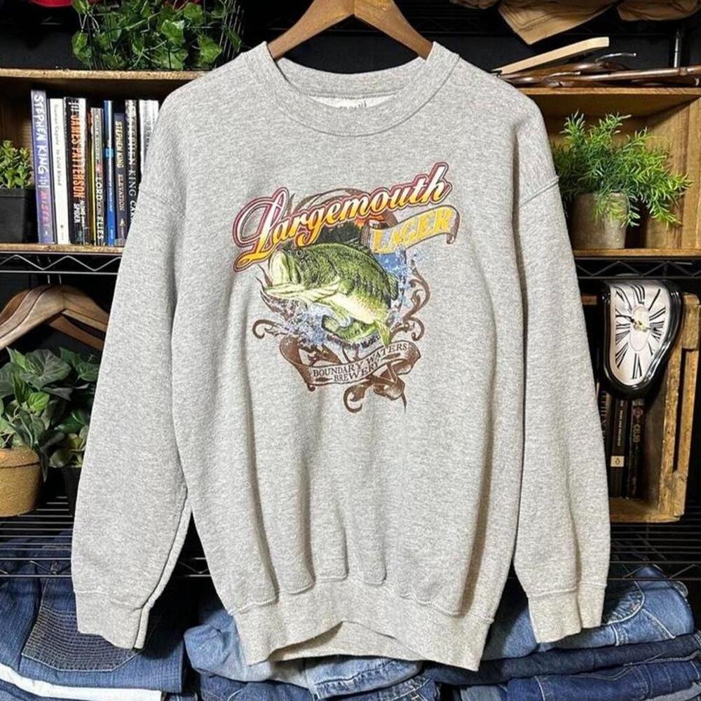Vintage Y2K Largemouth Lager Beer Crewneck Grey Wildlife Fish Sweatshirt Medium